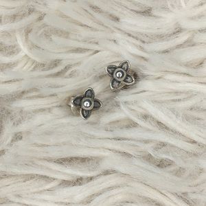 💜2 for $10💜 Sterling Silver Flower Studs